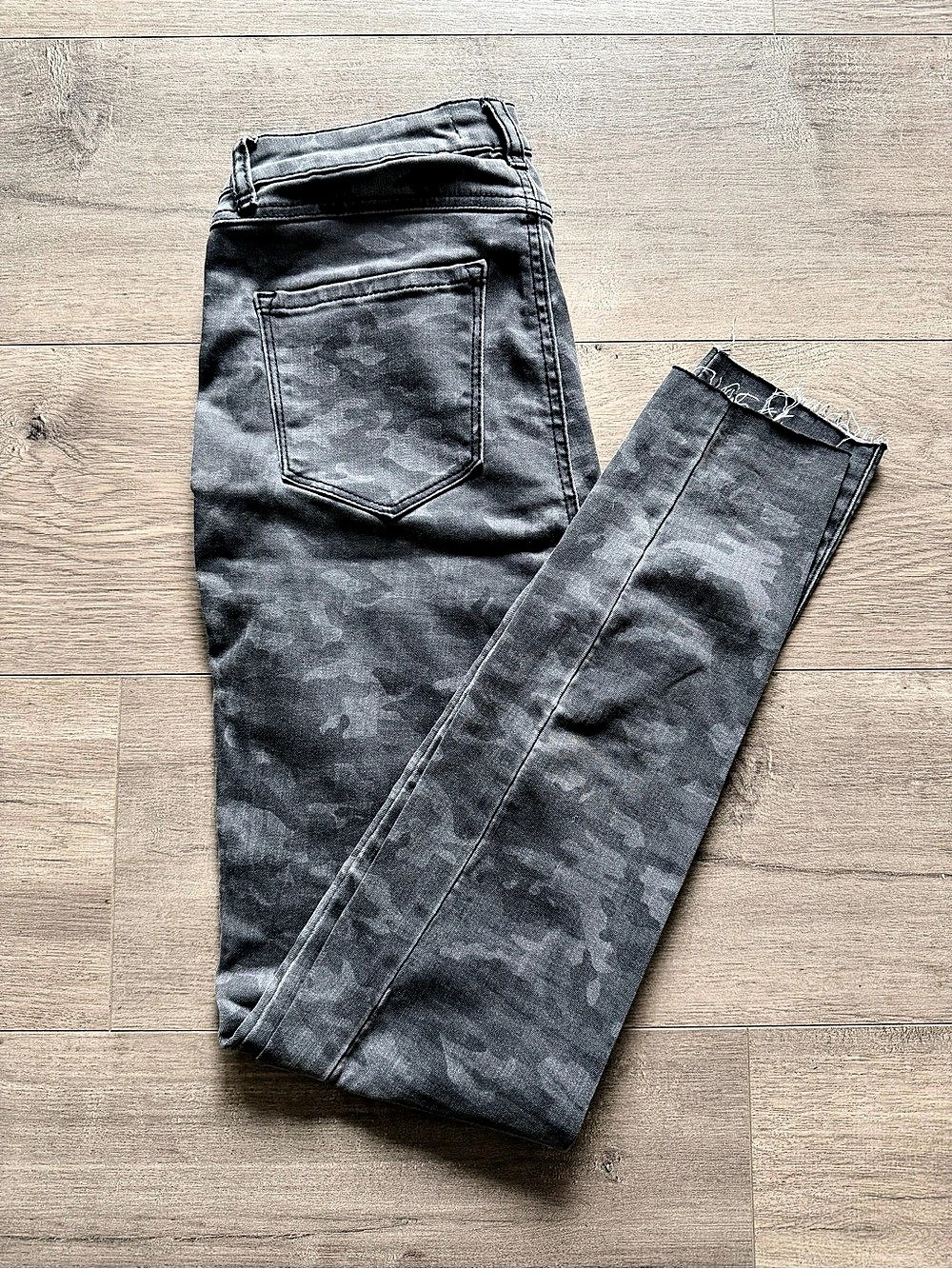 NWOT Sky and Sparrow Camo Skinny Jeans Size 7